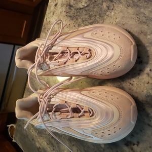 Adidas Ozelia sneakers